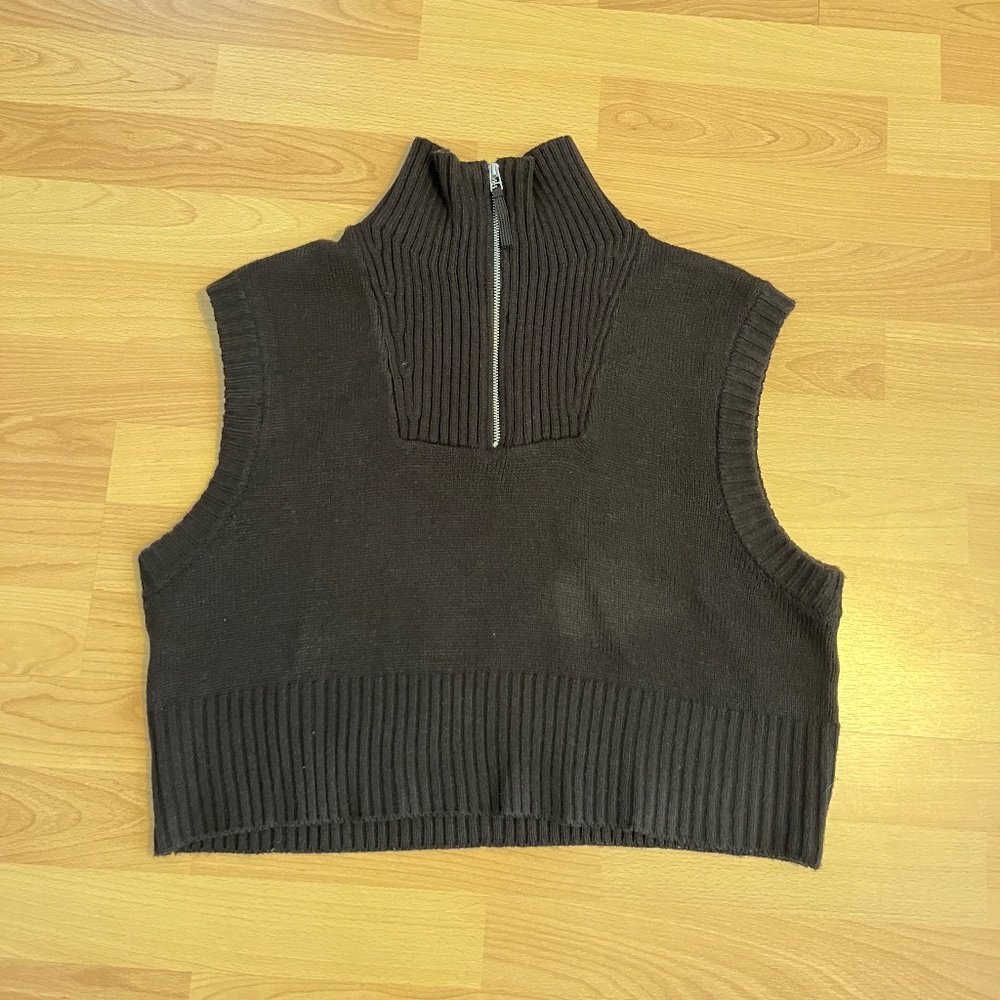 Divided Black Cropped Sleeveless Wool Shirt